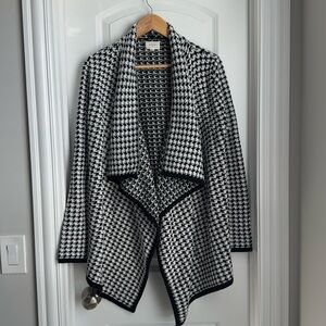 Everly Houndstooth cardigan, size small